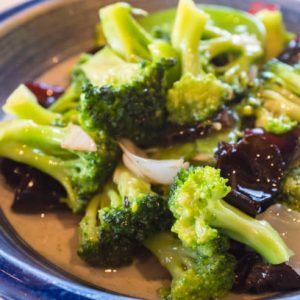 stir fried broccoli with oyster sauce